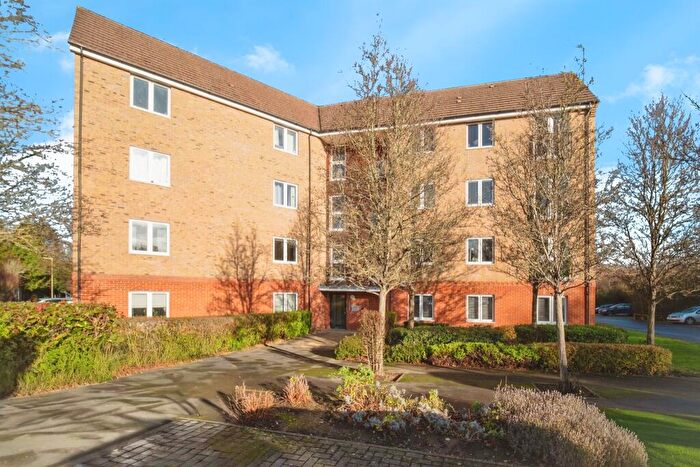 2 Bedroom Flat For Sale In Skippetts Gardens, Basingstoke, RG21
