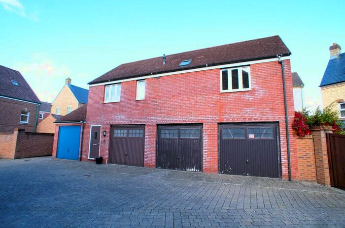 2 Bedroom Coach House To Rent In Barbrook Road, East Wichel, Swindon, SN1