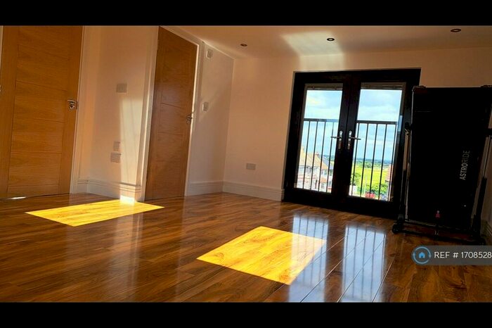 Studio To Rent In Kept Private, London, RM6