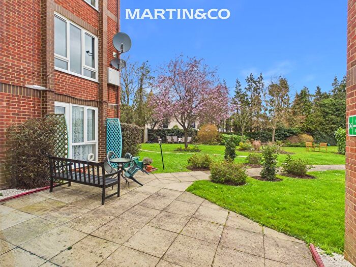 1 Bedroom Flat For Sale In Manor Farm Court, Egham, TW20