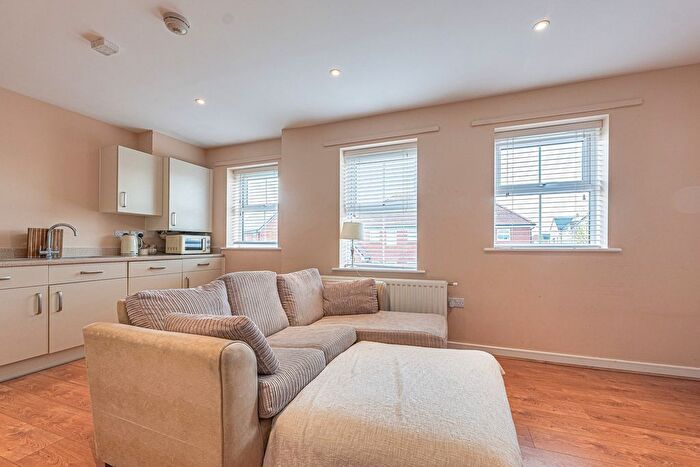 1 Bedroom Flat For Sale In Elizabeth Gardens, Rochford, SS4