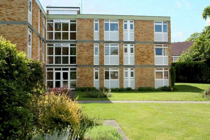 2 Bedroom Flat To Rent In Chobham Road, Woking, GU21