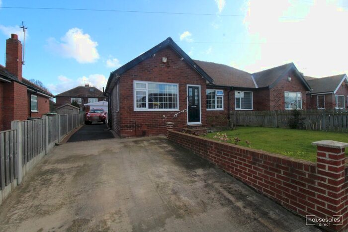 2 Bedroom Semi-Detached Bungalow For Sale In Kelmscott Gardens, Leeds, LS15 - Photo 3