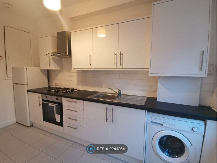 2 Bedroom Flat To Rent In Oxford Road, London, N4