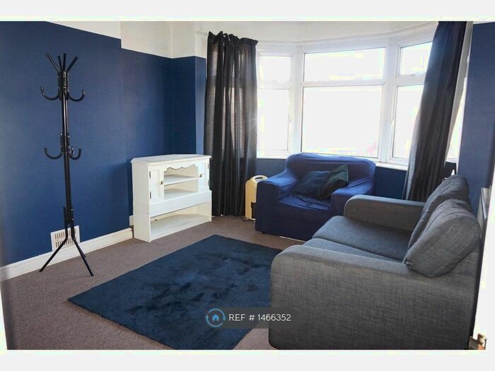 1 Bedroom Flat To Rent In Dawlish Avenue, Southampton, SO15