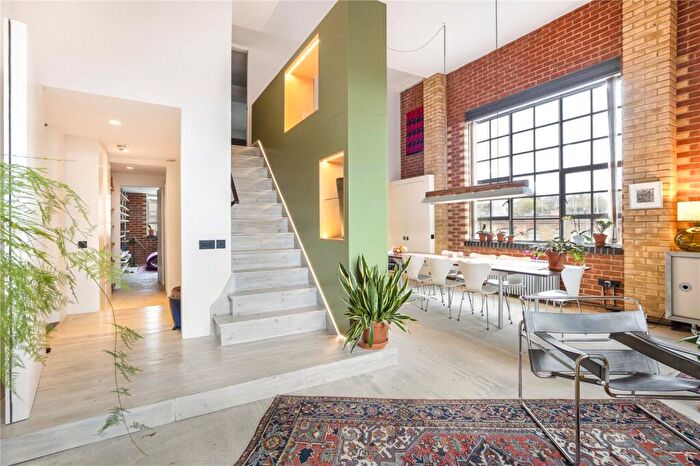 2 Bedroom Apartment For Sale In Shepherdess Place, London, N1
