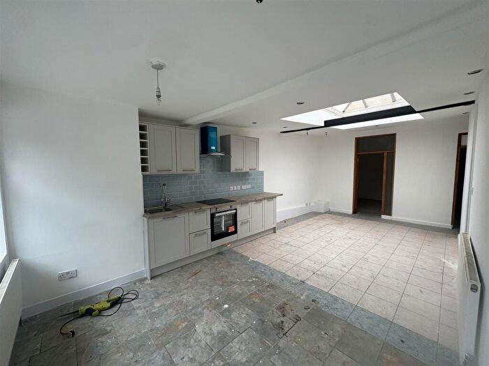 2 Bedroom Flat To Rent In Wood Street, London, E17