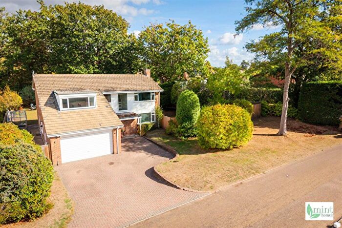 4 Bedroom House For Sale In Aberloyle, Hacketts Lane, Pyrford, GU22