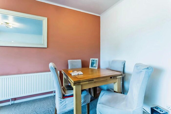 2 Bedroom Bungalow For Sale In Sorrel Bank, Linton Glade, Croydon, CR0