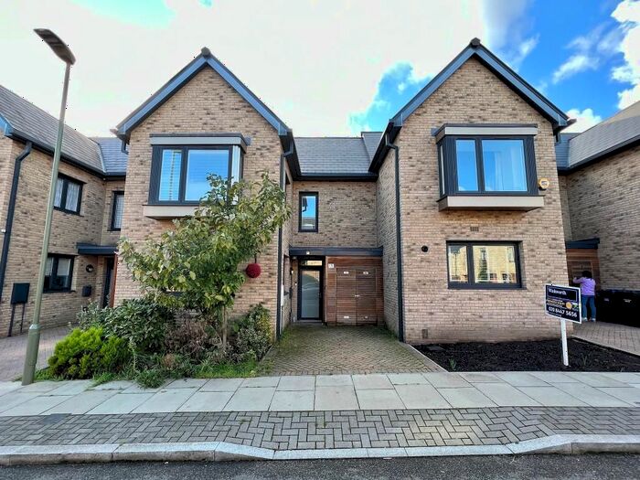 2 Bedroom Detached House To Rent In Sphinx Way, London, EN5