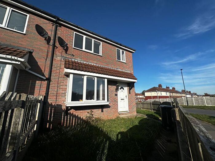 3 Bedroom House To Rent In Howbeck Drive, Edlington, Doncaster, DN12