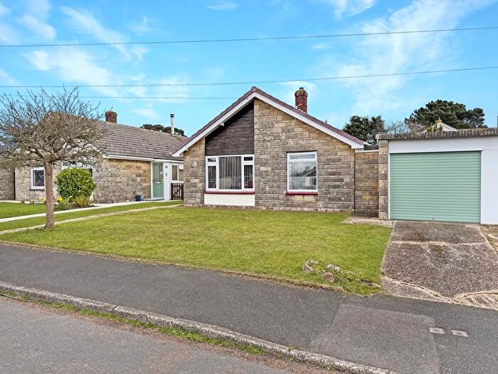 2 Bedroom Bungalow For Sale In Venner Avenue, Cowes, PO31