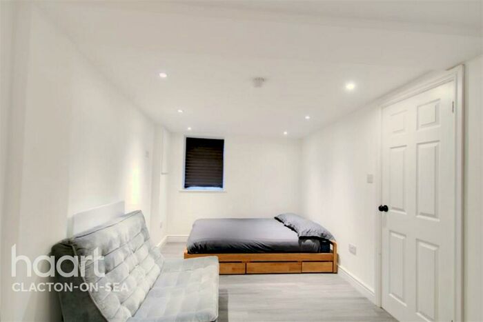 1 Bedroom Flat To Rent In Rosemary Road, CO15