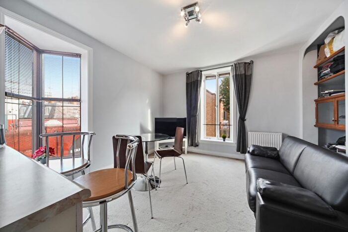 1 Bedroom Flat For Sale In Carillon Court, Oxford Road, W5
