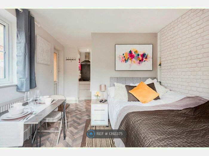 Studio To Rent In Park Street, Luton, LU1