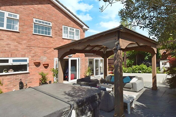 4 Bedroom Detached House For Sale In Summerfields, Locks Heath, SO31