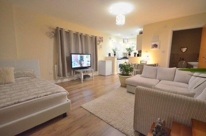 Apartment To Rent In Queens Court, Chichester Close, Rainham, ME8
