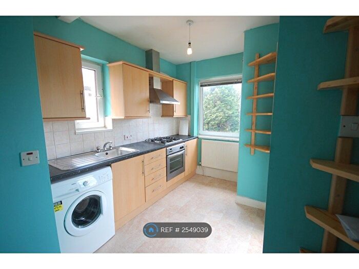 2 Bedroom Maisonette To Rent In Wingfield Way, Ruislip, HA4