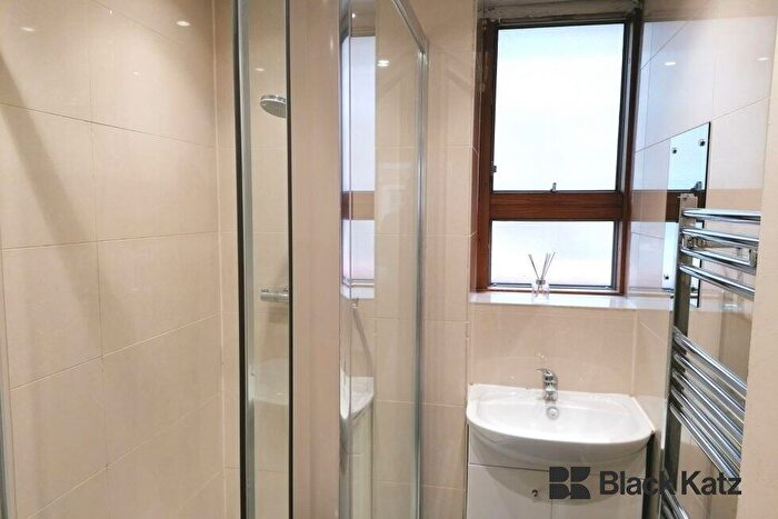 3 Bedroom Apartment To Rent In Morecombe Street, Elephant And Castle, SE17