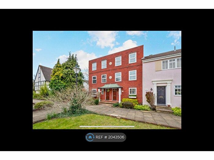 4 Bedroom Terraced House To Rent In Belgrave Close, Hersham, Walton-On-Thames, KT12