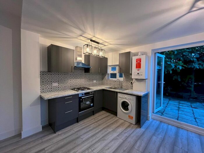 2 Bedroom Flat To Rent In Sudbourne Road, Brixton, SW2