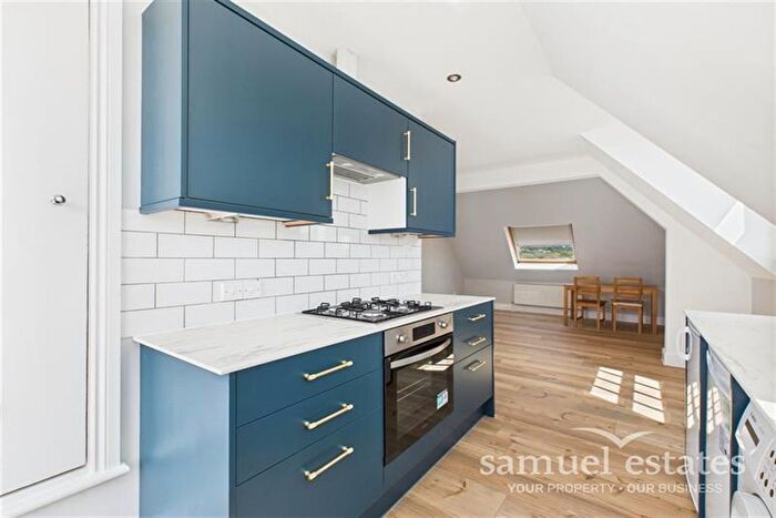 1 Bedroom Flat For Sale In Sussex Court, Streatham High Road, SW16