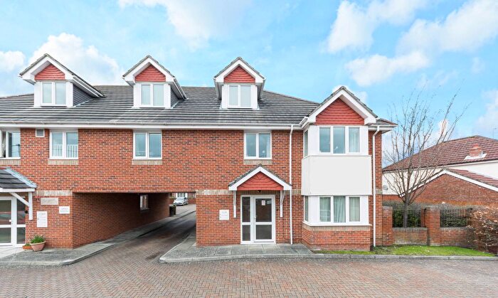 2 Bedroom Flat To Rent In Station Road, Netley Abbey, SO31