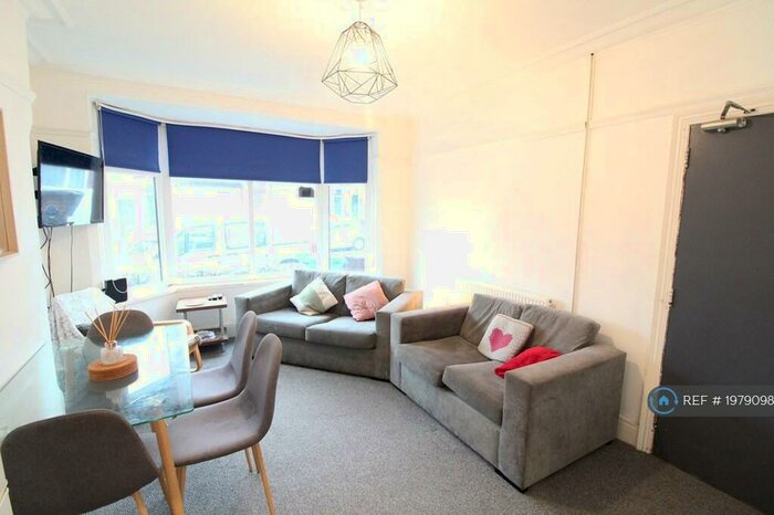 5 Bedroom Terraced House To Rent In Elmsthorpe Avenue, Nottingham, NG7