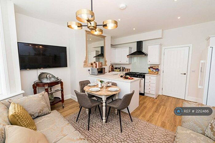 2 Bedroom Flat To Rent In Approach Road, Poole, BH14