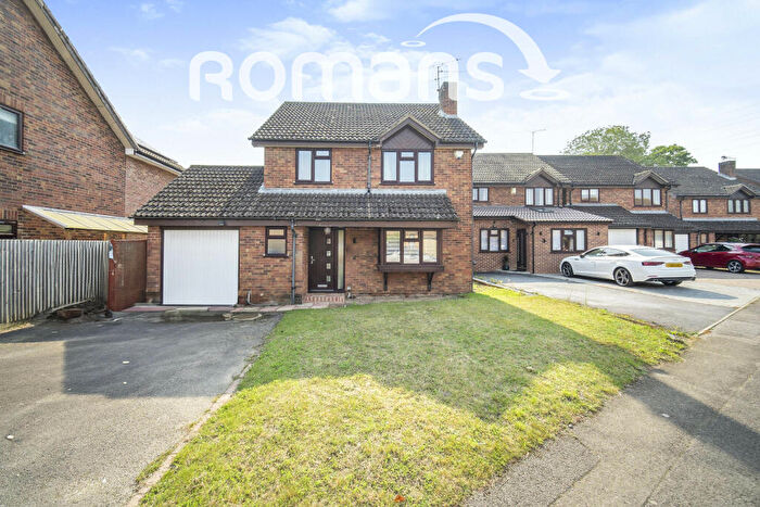 4 Bedroom Semi-Detached House To Rent In Eden Way, RG41