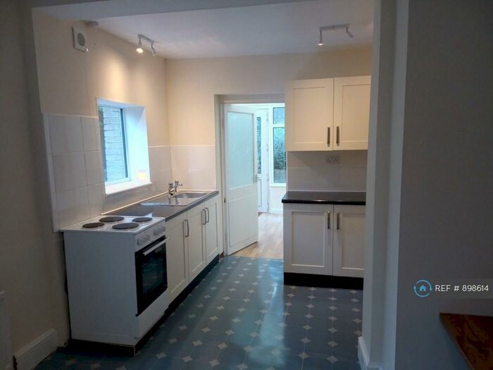 3 Bedroom End Of Terrace House To Rent In Milburn Road, Gillingham, ME7