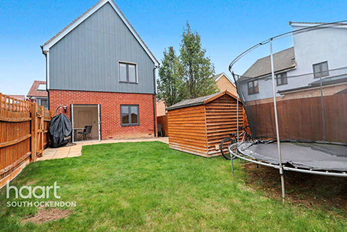 3 Bedroom Detached House For Sale In Anglia Way, South Ockendon, RM15