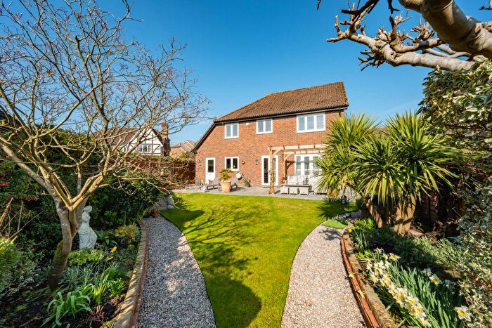 4 Bedroom Detached House For Sale In The Marches, Kingsfold, RH12