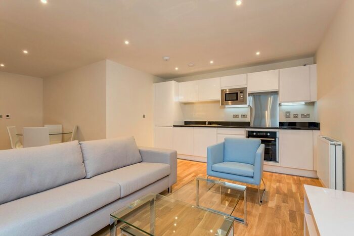 2 Bedroom Flat To Rent In Elite House, London, E14