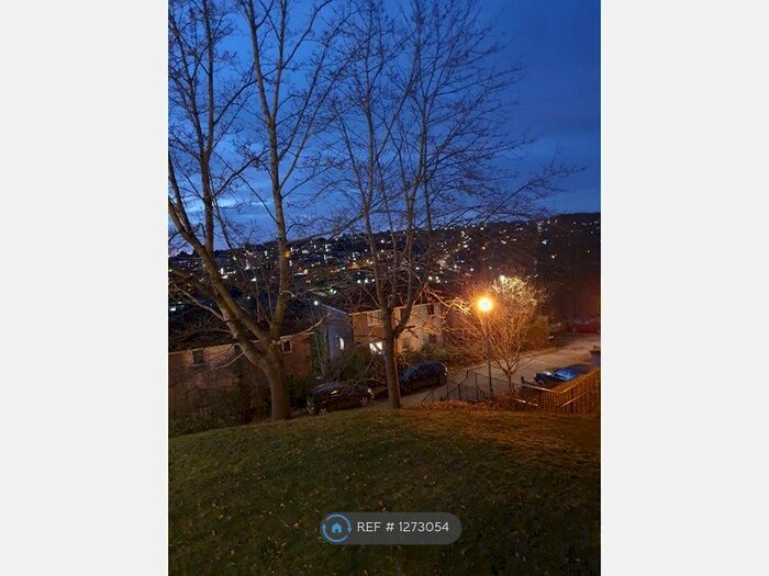 3 Bedroom Flat To Rent In Lingfield Close, High Wycombe HP13