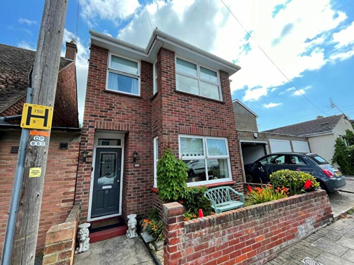 4 Bedroom Detached House For Sale In Martello Road, Walton-on-the-naze, CO14