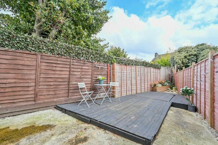 2 Bedroom Bungalow To Rent In Oakhill Road, Norbury, London, SW16