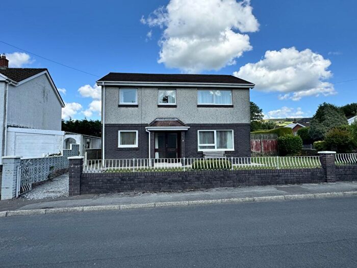 4 Bedroom Detached House For Sale In Lon Ger Y Coed, Ammanford, Carmarthenshire., SA18