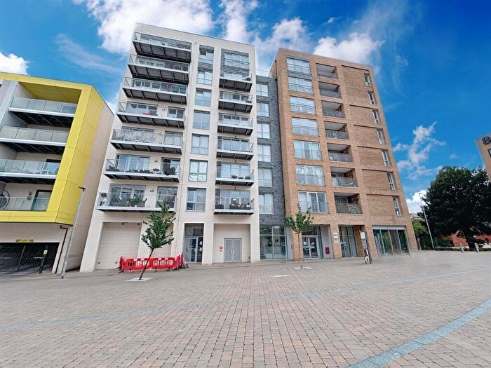 2 Bedroom Flat For Sale In Cunard Square, Chelmsford, CM1