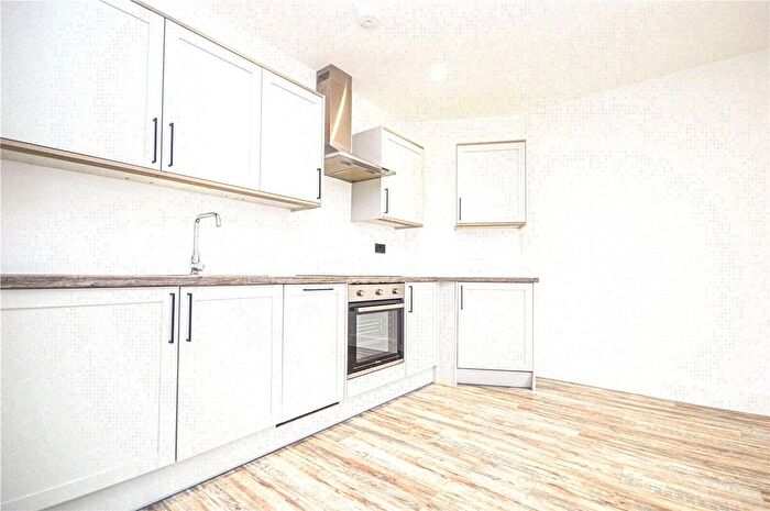 2 Bedroom Flat To Rent In Kingsbridge Point, Swindon, SN1