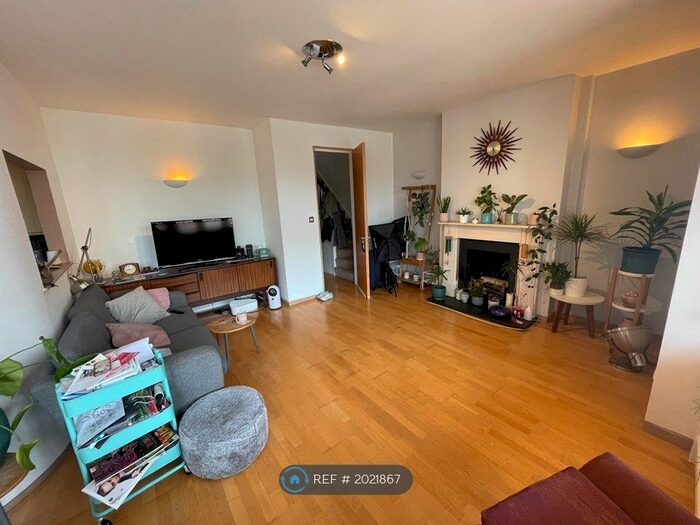 2 Bedroom Flat To Rent In Southfield Road, London, W4