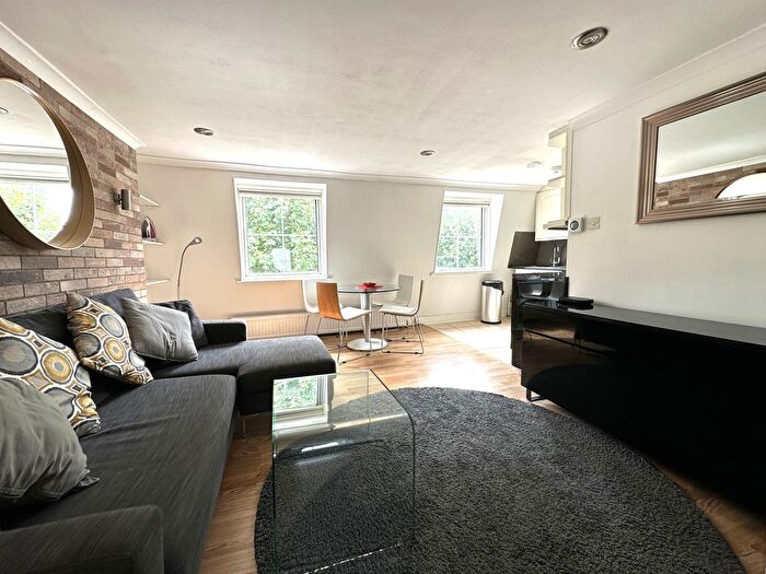 1 Bedroom Flat To Rent In King Street, Chiswick, London, W6