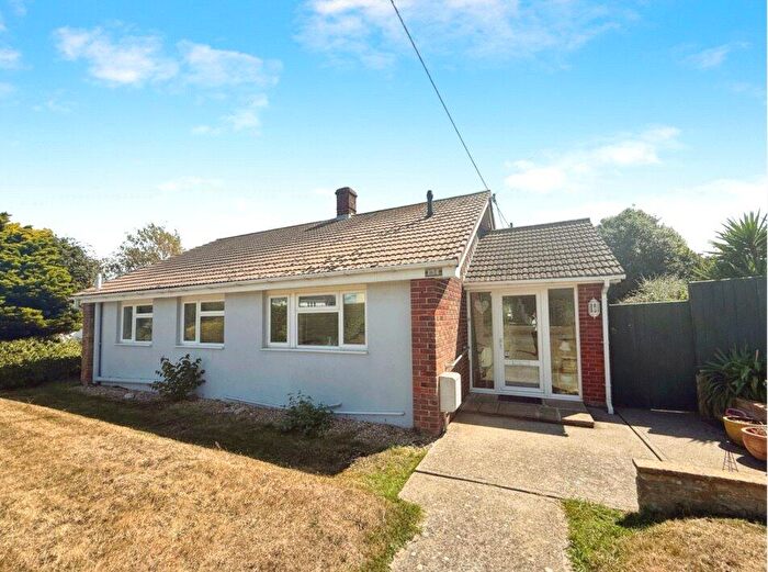 2 Bedroom Bungalow To Rent In Howgate Road, PO35