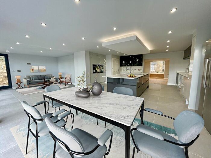 4 Bedroom Detached House For Sale In High Street, Market Deeping, PE6