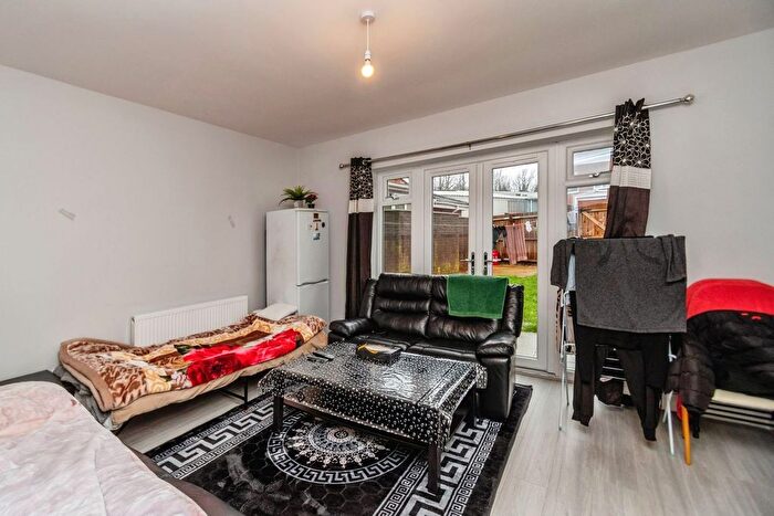 3 Bedroom Semi-Detached House For Sale In Forest Lane, Walsall, WS2