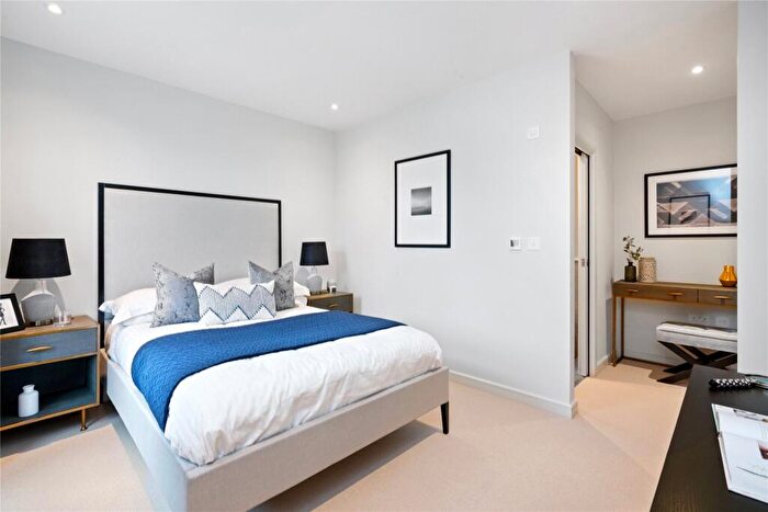 4 Bedroom House To Rent In Thames Street, Weybridge, KT13