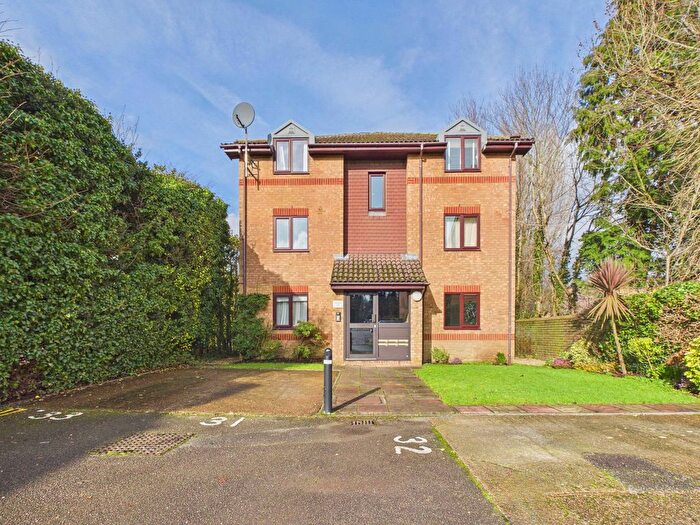 1 Bedroom Flat For Sale In Kings Road, Horsham, West Sussex., RH13