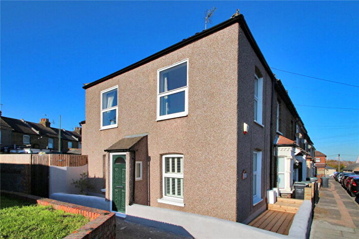 3 Bedroom Detached House To Rent In Stanley Road, Northfleet, DA11