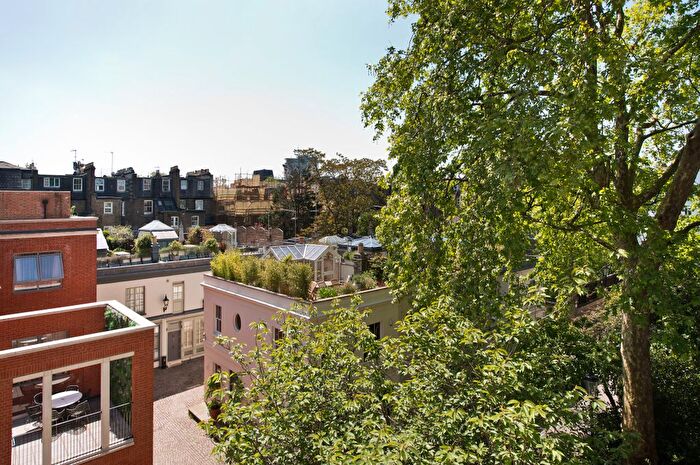 2 Bedroom Flat To Rent In Pembroke Road, Kensington, London, W8