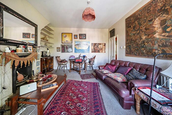 2 Bedroom Flat For Sale In Barrowgate Road, Chiswick, London, W4